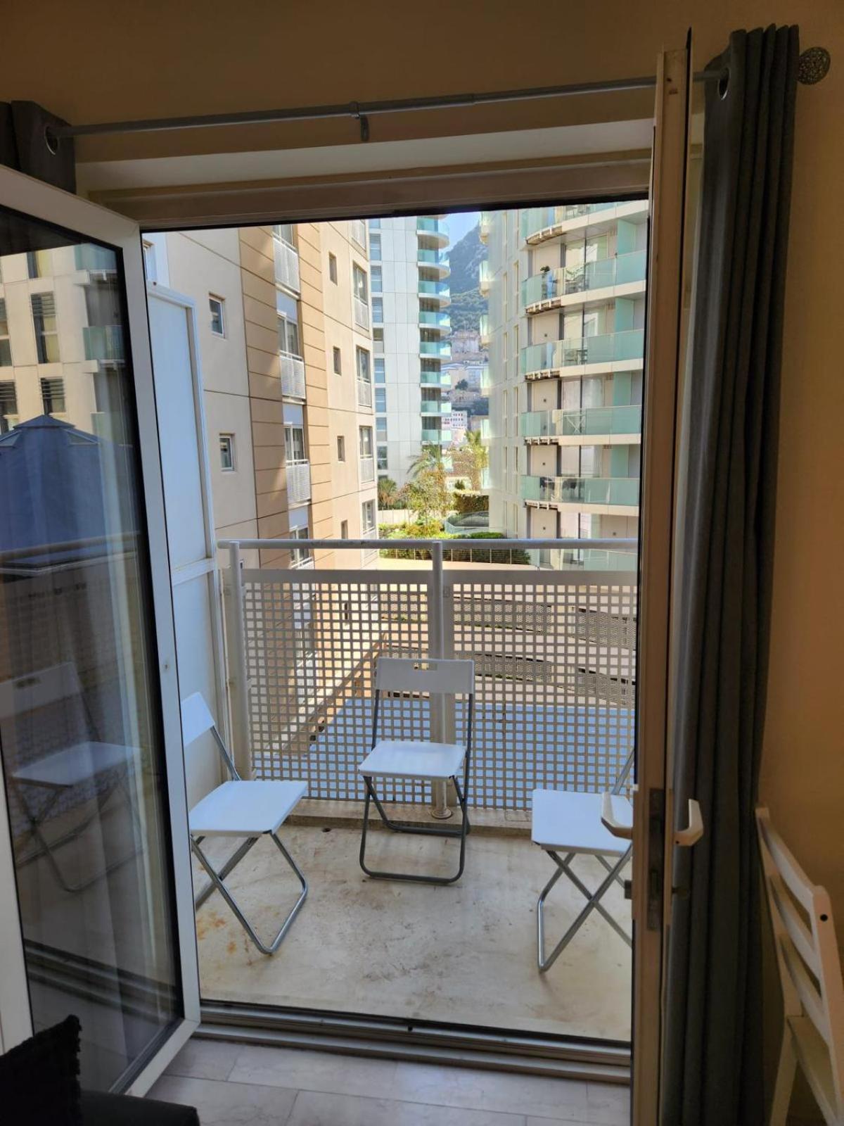 New With Ac Central Suites With Pool Access And Squash Courts! Sleeps Family Or 4 Guests Gibraltar Exterior photo